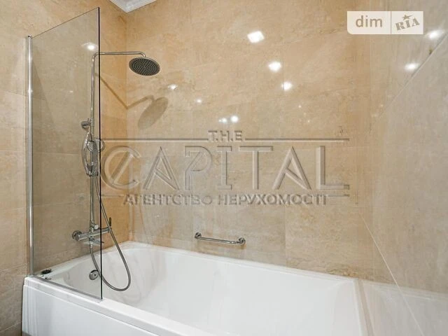 Sale of 3-room apartment 146 sq. m. on Andriy Verkhoglyada St. 20 •