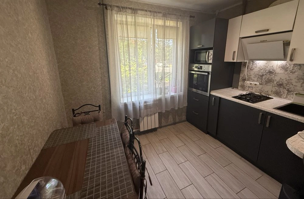 1 к. кв. в центрі можливо під бізнес