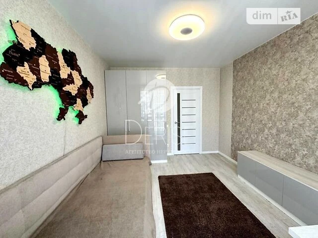 Продаж 2к квартири 62 кв. м на вул. Михайла Максимовича 23А
