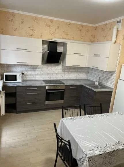 1 Комм. в ЖК Альтаир/Люстдорф. взр. Толбухина 52м2 на 4 эт.