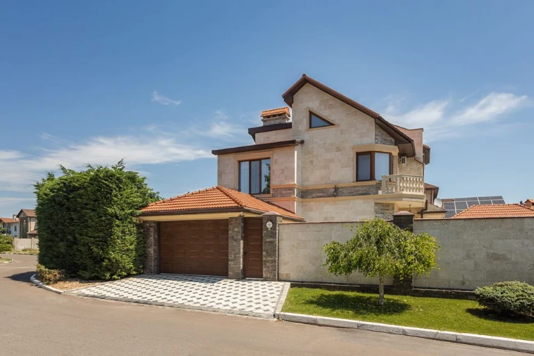 Продажа дома в Совиньоне.