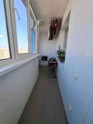 Продам 1-комнатную квартиру на Днепропетровской дороге.