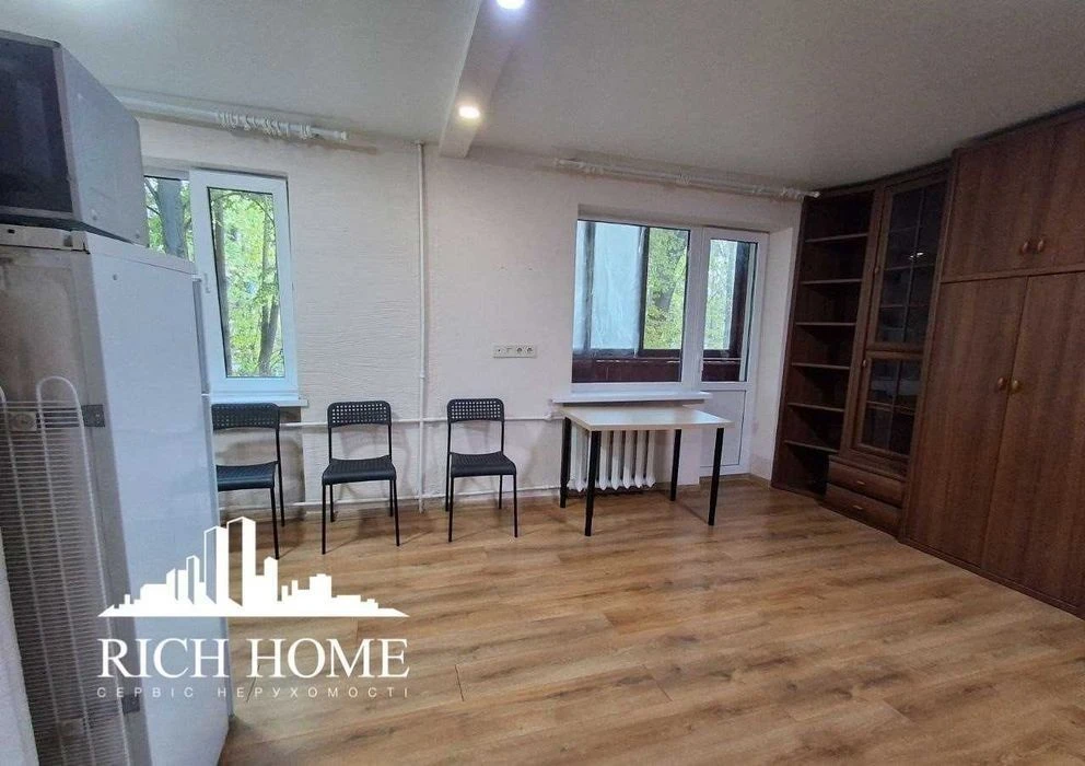 Продаж 1 кімнатної квартири-студії 35 м2, біля метро Дорогож