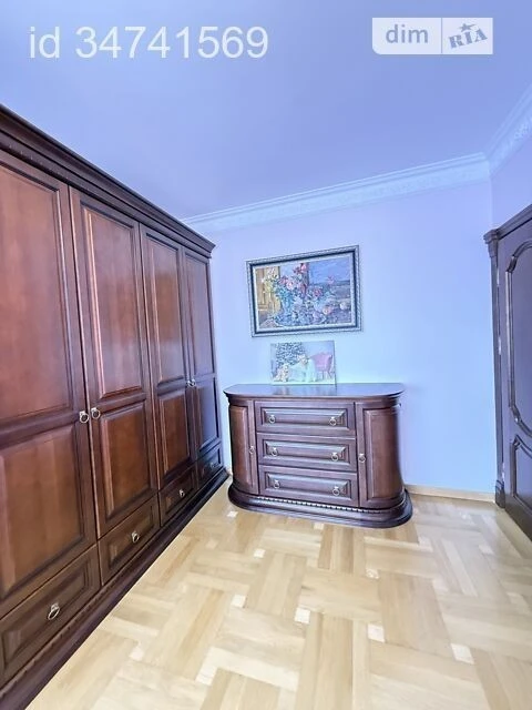 Продаж 3к квартири 126 кв. м на вул. Срібнокільська 12, кв.