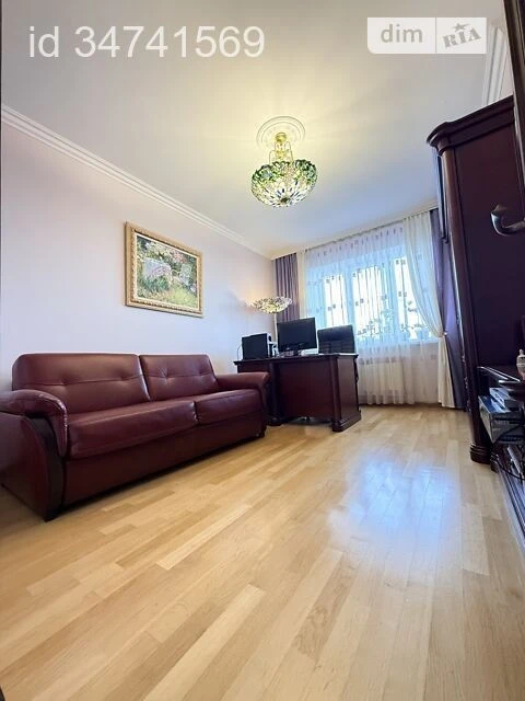 Продаж 3к квартири 126 кв. м на вул. Срібнокільська 12, кв.