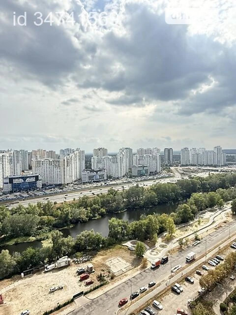 Продаж 3к квартири 126 кв. м на вул. Срібнокільська 12, кв.