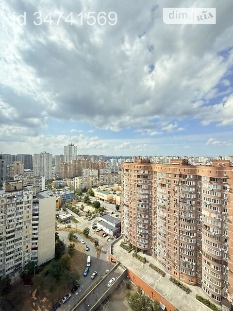 Продаж 3к квартири 126 кв. м на вул. Срібнокільська 12, кв.