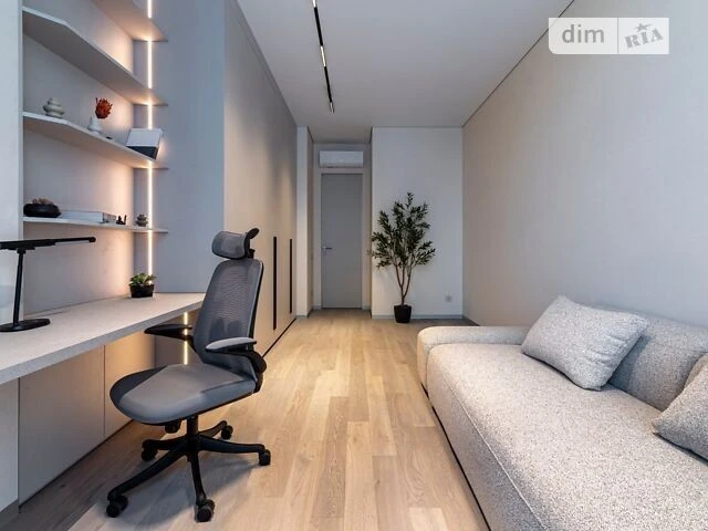 Sale of 2-room apartment 105 sq. m on Andriy Verkhoglyada St. 17V •