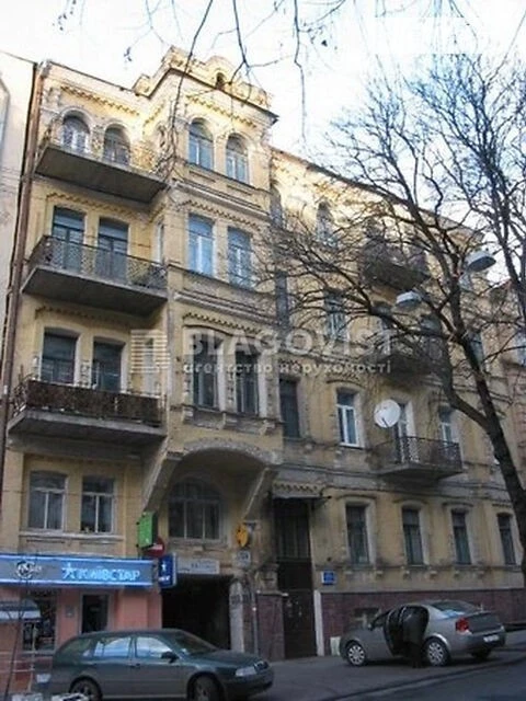 Sale of 2-room apartment 50 sq. m on Yevhena Chykalenko St. 12V • I