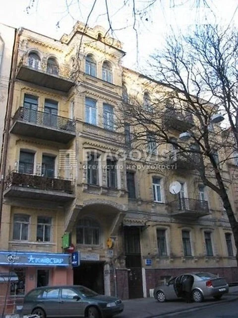 Sale of 2-room apartment 50 sq. m on Yevhena Chykalenko St. 12V • I