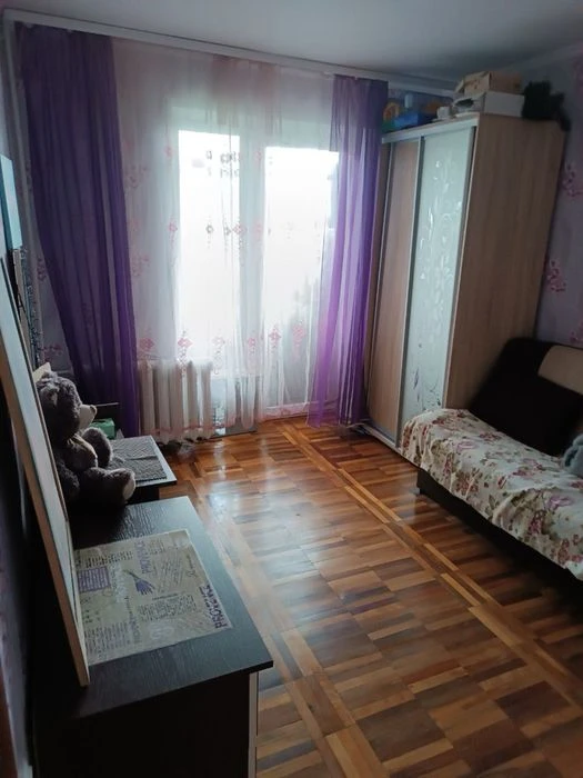 Продается 4 комнатная квартира.