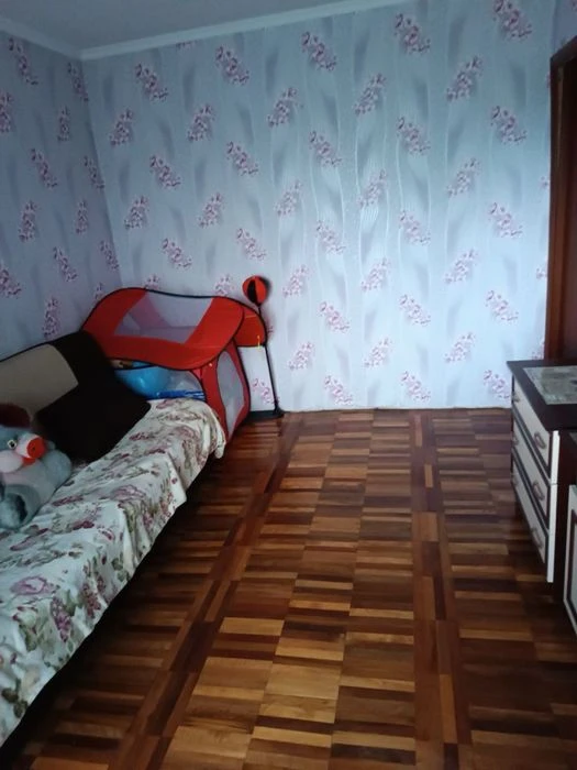 Продается 4 комнатная квартира.