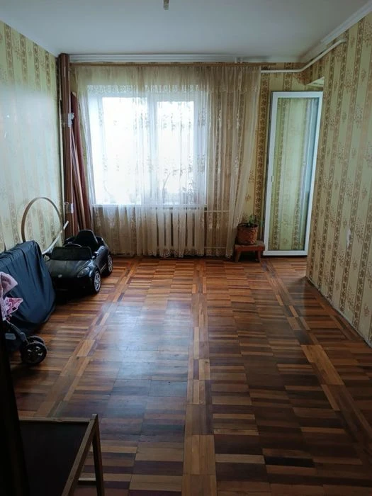 Продается 4 комнатная квартира.