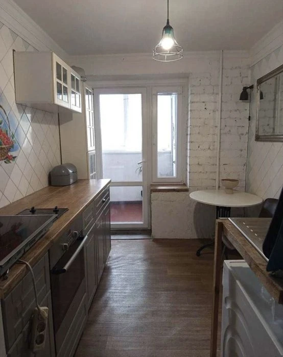 Продам 3-кімнатну квартиру на Тополі-1
