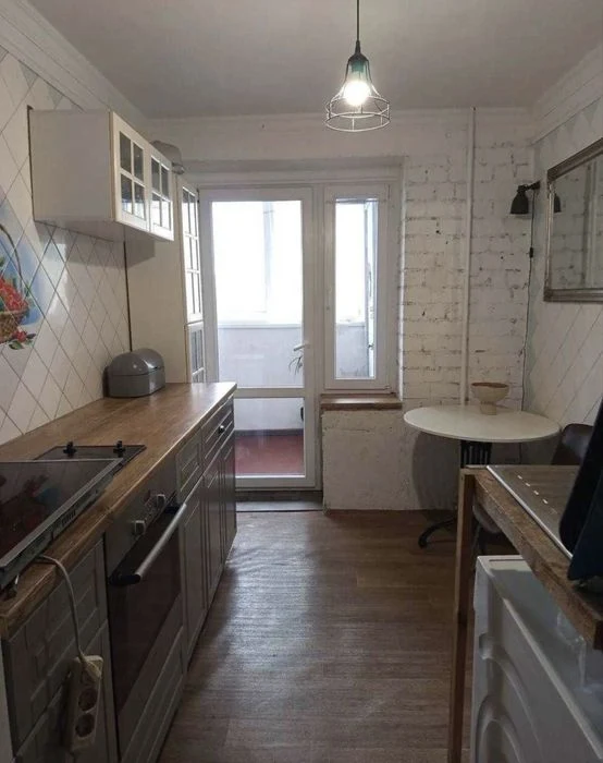 Продам 3-комнатную квартиру на Тополе-1