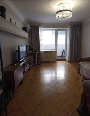 Продам 3-кімнатну квартиру на Тополі-1