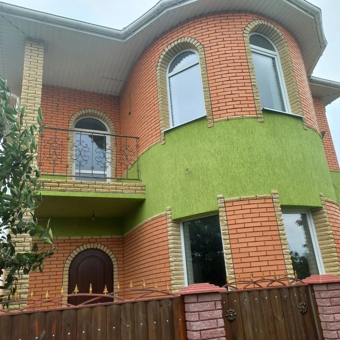 Продам  2 новеньких будинка на одній ділянці  Барське шосе