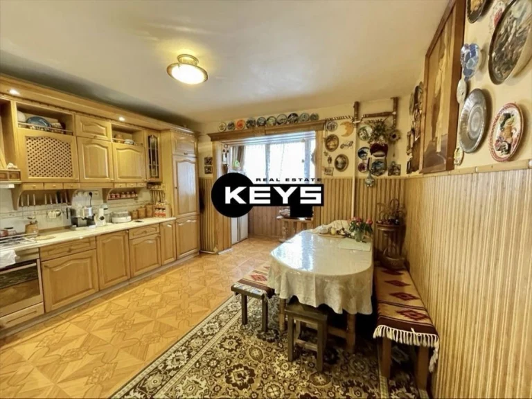 3-room apartment for sale. Poznyaki metro station