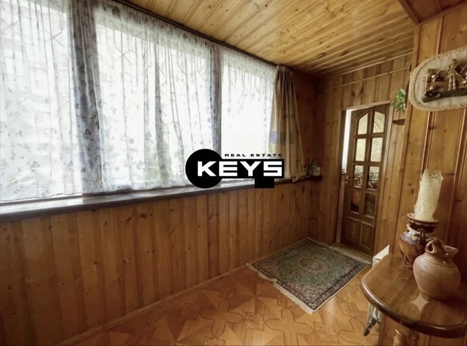 3-room apartment for sale. Poznyaki metro station