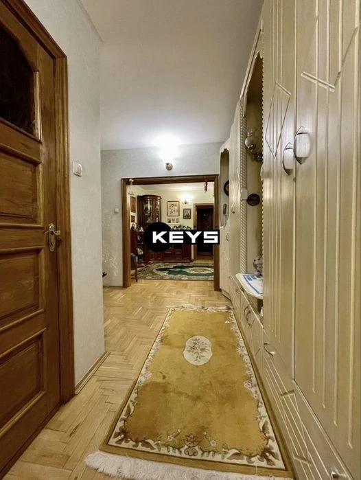 3-room apartment for sale. Poznyaki metro station