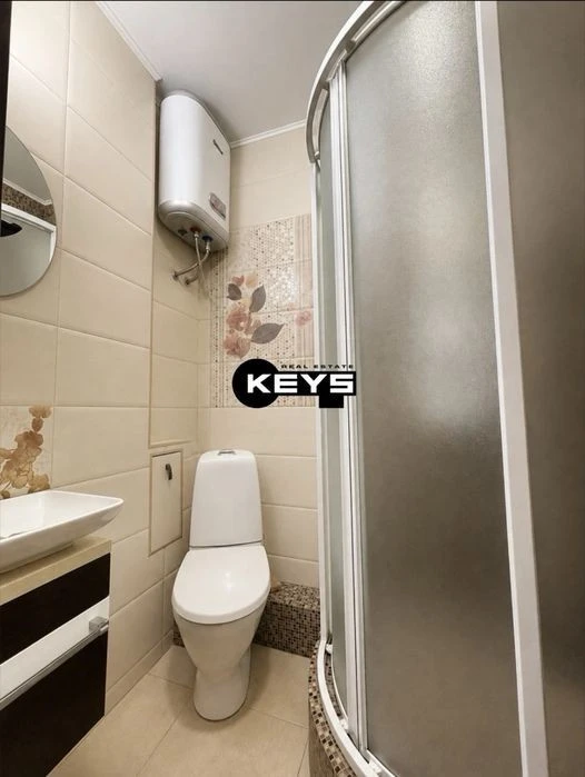3-room apartment for sale. Poznyaki metro station