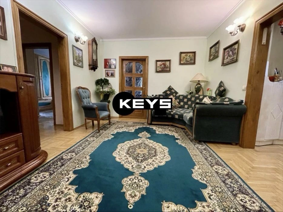 3-room apartment for sale. Poznyaki metro station
