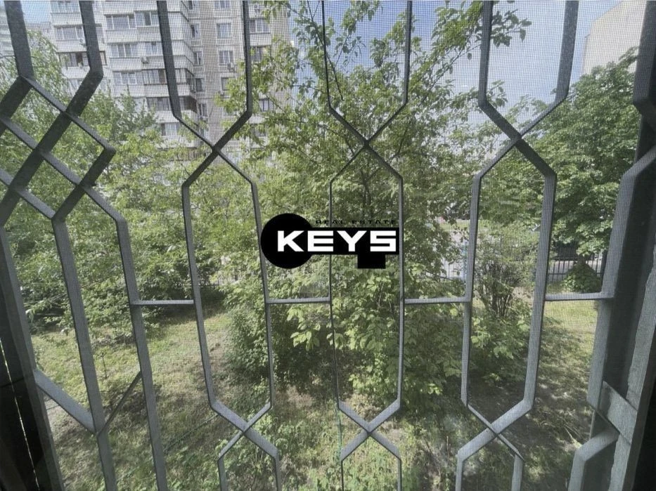 3-room apartment for sale. Poznyaki metro station