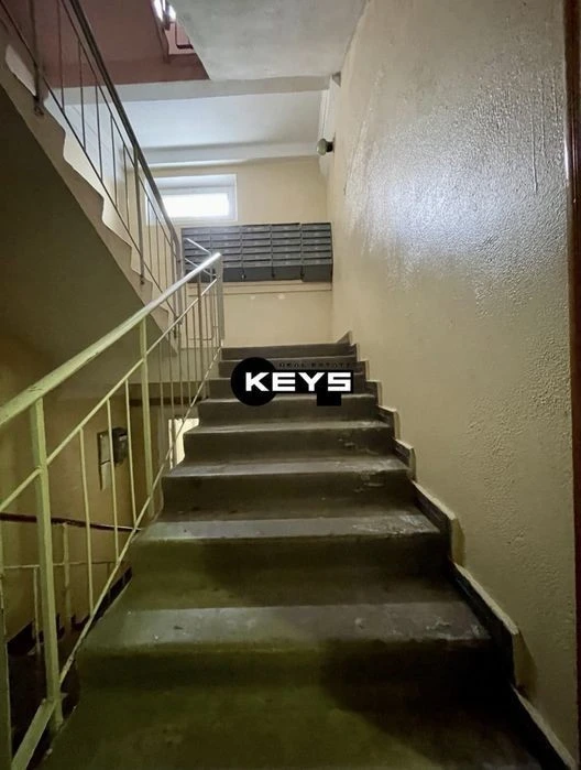 3-room apartment for sale. Poznyaki metro station