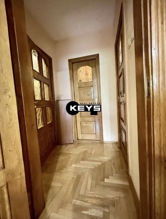 3-room apartment for sale. Poznyaki metro station