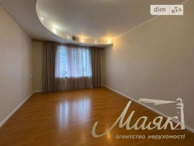 Sale of 3-room apartment 139.8 sq. m. on Andriy Verkhoglyada St. 4 •