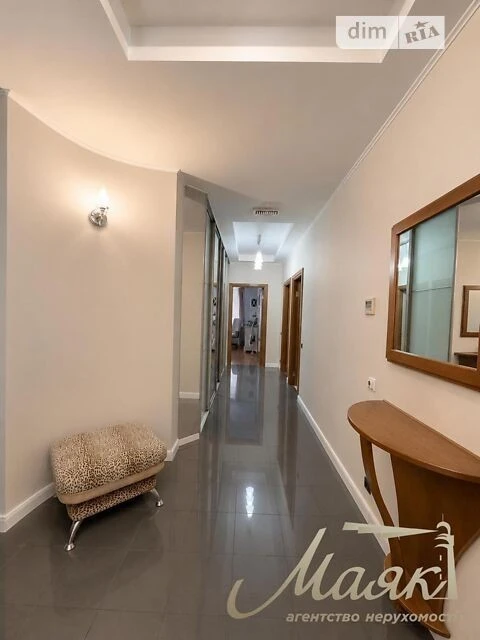 Sale of 3-room apartment 139.8 sq. m. on Andriy Verkhoglyada St. 4 •