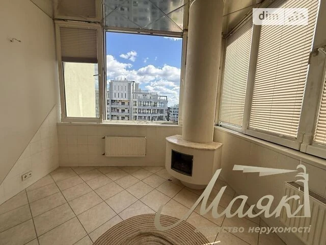 Sale of 3-room apartment 139.8 sq. m. on Andriy Verkhoglyada St. 4 •