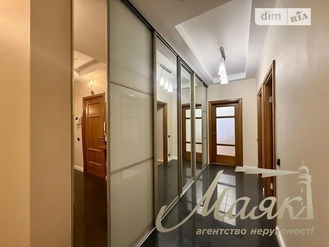 Sale of 3-room apartment 139.8 sq. m. on Andriy Verkhoglyada St. 4 •