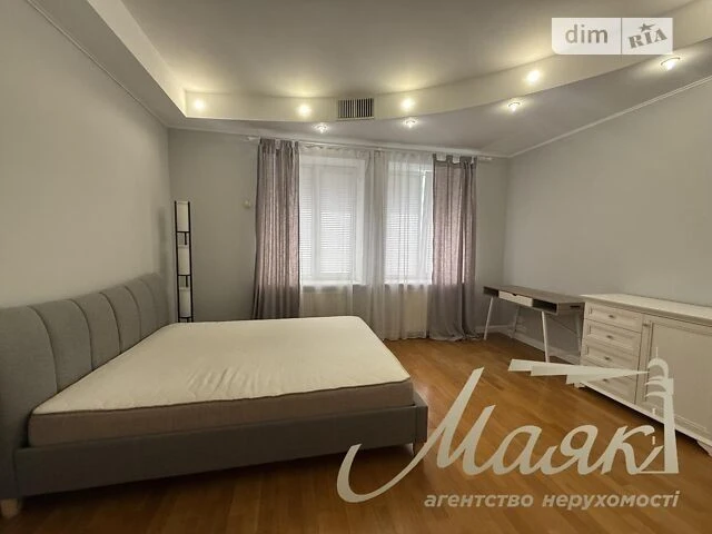 Sale of 3-room apartment 139.8 sq. m. on Andriy Verkhoglyada St. 4 •