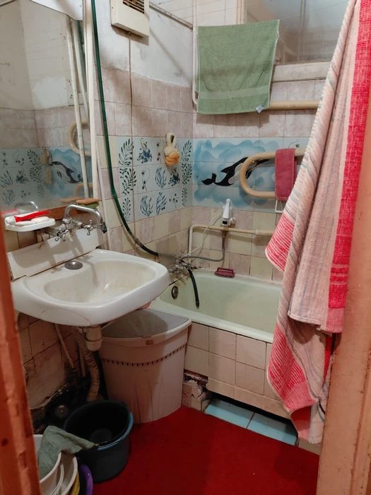 Продається 2 кімнатна  квартира в мкр. " Горяни"