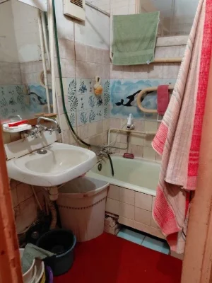 Продається 2 кімнатна  квартира в мкр. " Горяни"