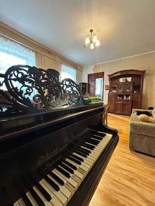 Продам 3-комнатную в центре ул. Новосельского, газ (АОГВ), 1
