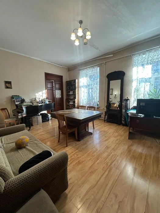 Продам 3-комнатную в центре ул. Новосельского, газ (АОГВ), 1