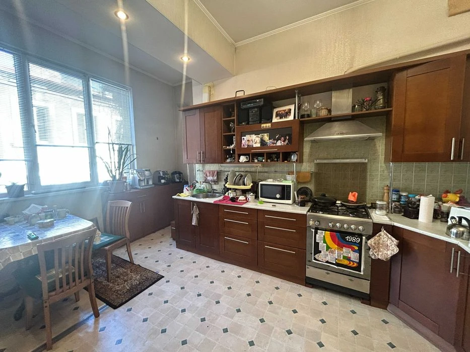 Продам 3-комнатную в центре ул. Новосельского, газ (АОГВ), 1