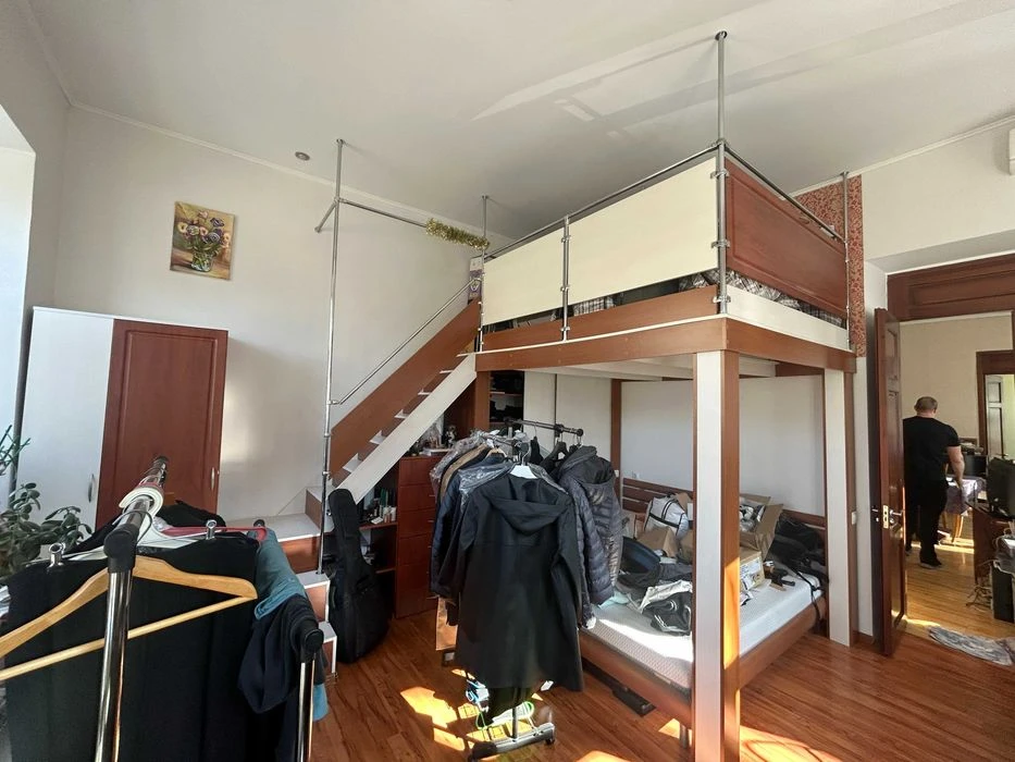 Продам 3-комнатную в центре ул. Новосельского, газ (АОГВ), 1