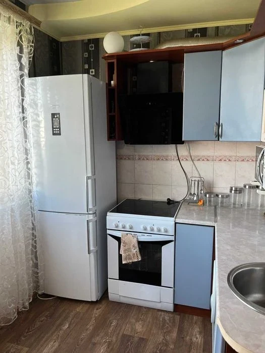 Продам 2 х ком. кв. Соборности Украины, хороший капитальный