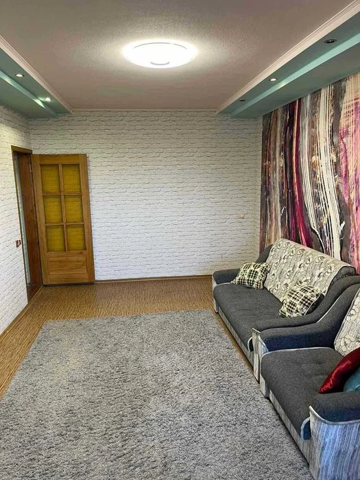 Selling a 2-room apartment in Sobornosti Ukrainy, good condition