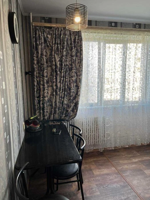 Selling a 2-room apartment in Sobornosti Ukrainy, good condition