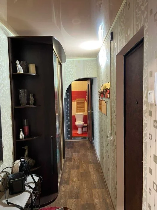 Selling a 2-room apartment in Sobornosti Ukrainy, good condition