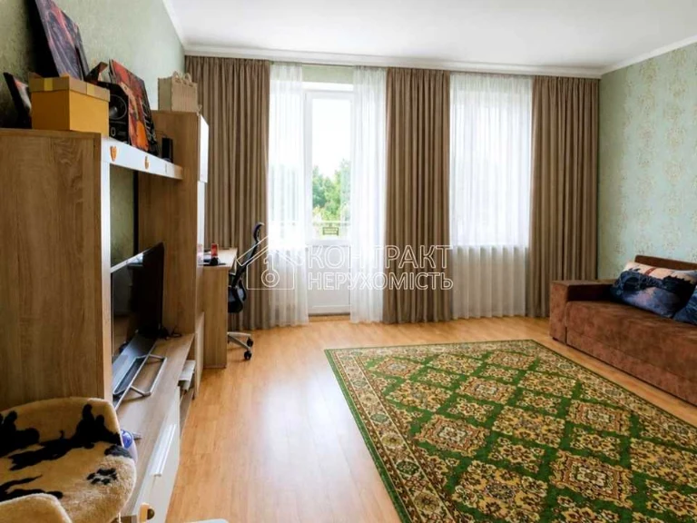 Apartment. Kharkiv, Maidan Zahisnyky Ukrainy pl.