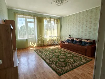 Apartment. Kharkiv, Maidan Zahisnyky Ukrainy pl.