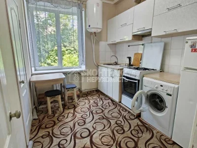 Apartment. Kharkiv, Maidan Zahisnyky Ukrainy pl.