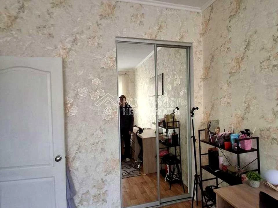 Apartment. Kharkiv, Maidan Zahisnyky Ukrainy pl.