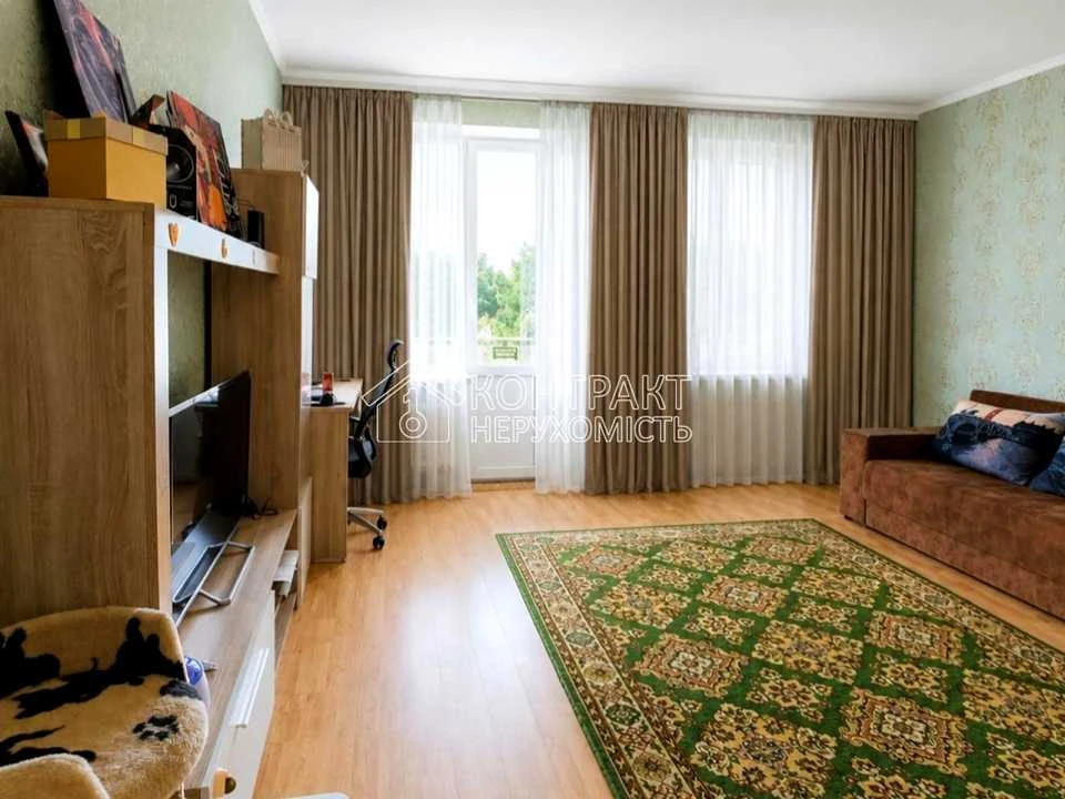 Apartment. Kharkiv, Maidan Zahisnyky Ukrainy pl.