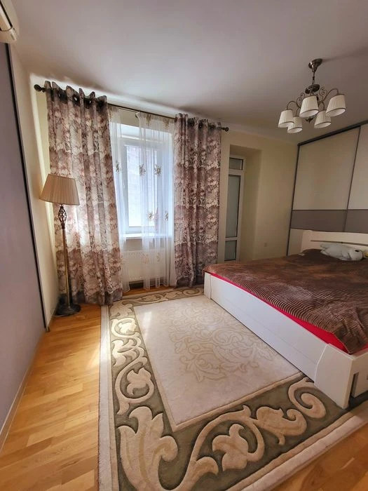 3-к квартира 100 м² на Кленовой / Парк Победы. Кирпичный дом